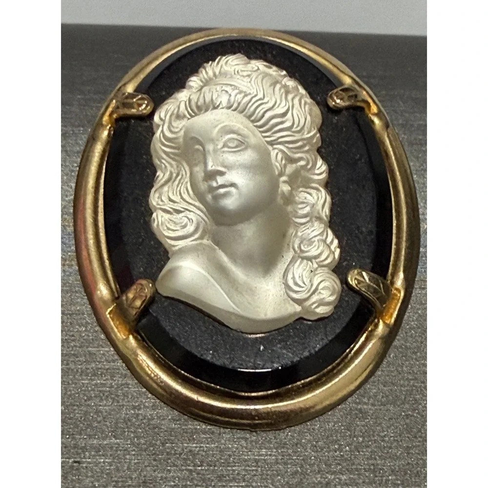 Vintage Cameo Brooch Black White Left Facing Lady Portrait Gold Tone Plastic